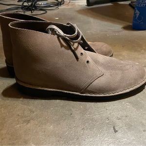 Clark’s mens 10.5 desert boots, grey with black sole.